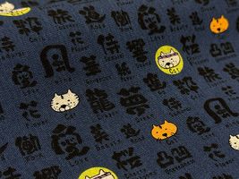 コットンこばやし 綿麻キャンバスプリント「筆文字と猫」ブルー地