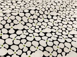 コットンこばやし北欧調ブロードプリント「ウィンドミル」黒地×オフ白花