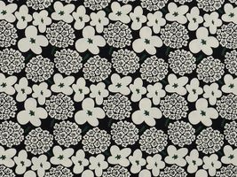 コットンこばやしブロードプリント「ミニブーケ」オフ白花×黒地