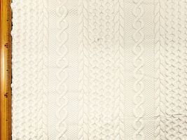 アラン風ロービングジャカードニットアイボリー