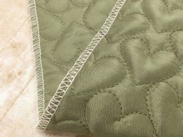 上品なハートの模様のキルティング「Heart Quilting」カーキ