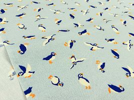 my piece of fabric デニム鳥オックスプリント「パフィン」_拡大イメージ