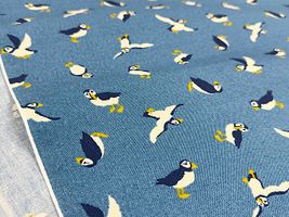my piece of fabric デニム鳥オックスプリント「パフィン」_拡大イメージ