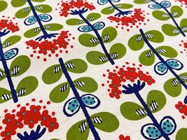 コットンこばやし 綿麻キャンバスプリント「ぺんぺん草」生成地×赤