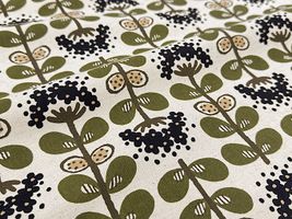 コットンこばやし 綿麻キャンバスプリント「ぺんぺん草」生成地×黒