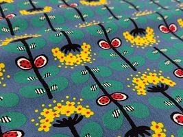 コットンこばやし 綿麻キャンバスプリント「ぺんぺん草」ブルー地