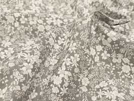 コッカファブリック 60ローンプリント「クラシック・フラワー」グレー